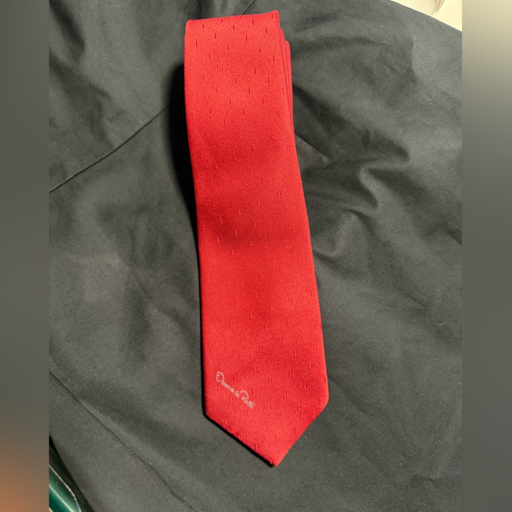 Oscar de la Renta Red Silk Tie with Subtle Texture